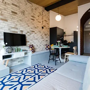 https://central-balcony-apartment-window-on-cracow.krakowhotelspoland.com