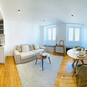 https://city-center-flat-for-6-pp.hotels-lisbon-portugal.com